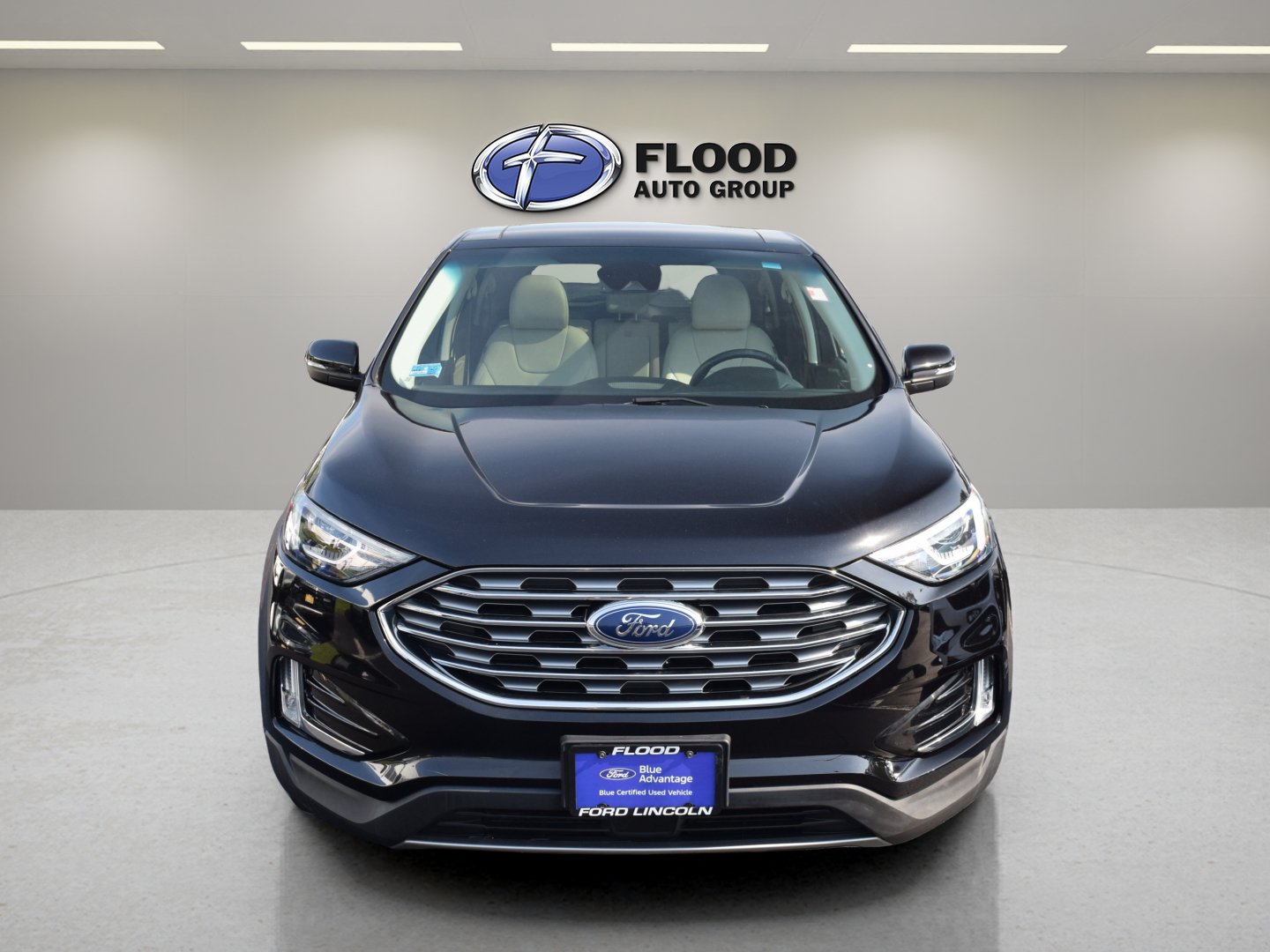 Used 2019 Ford Edge Titanium w/ Cold Weather Package AWD/4WD image 2