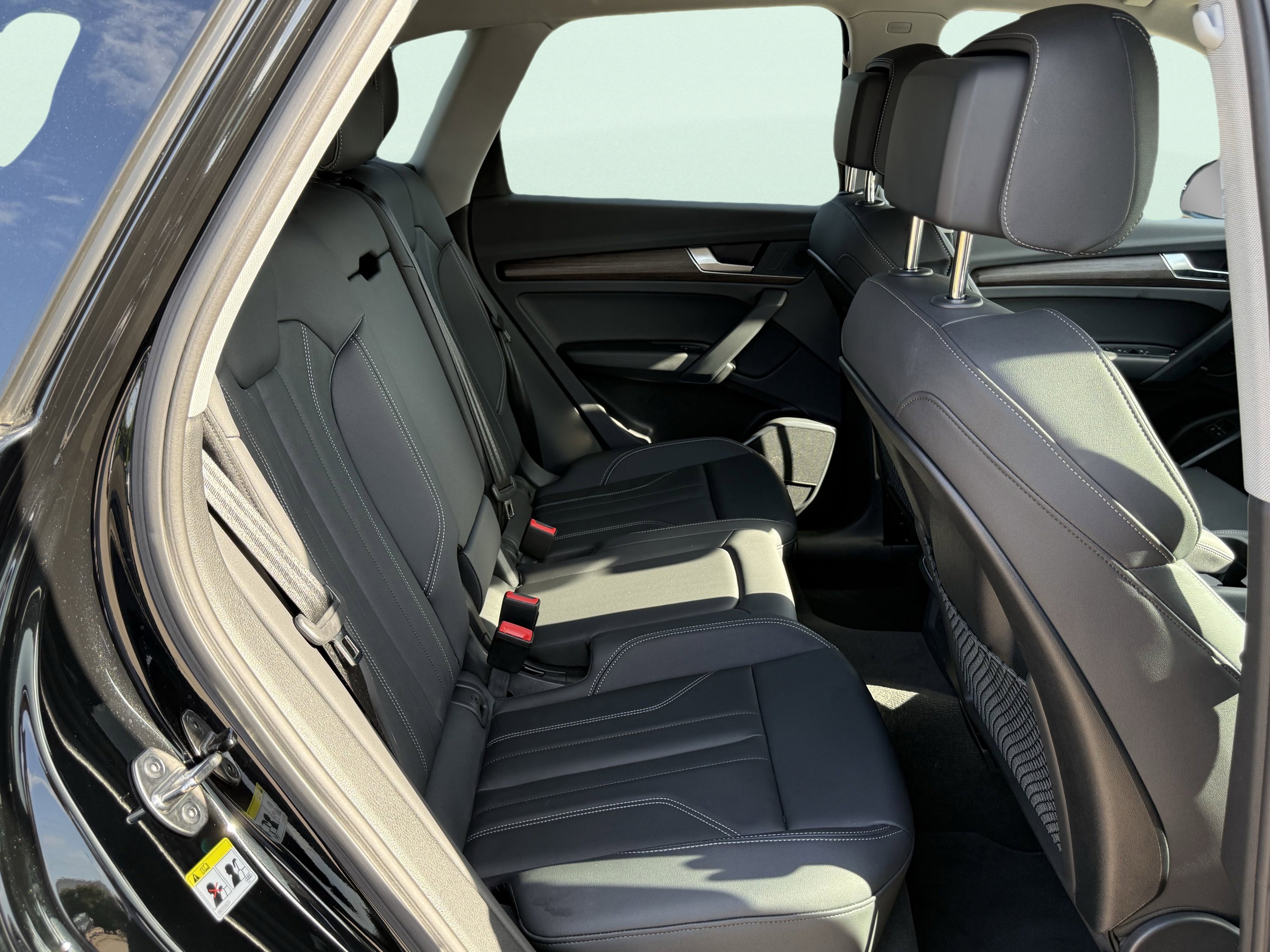 Used 2024 Audi Q5 e Premium w/ Convenience Package image 40