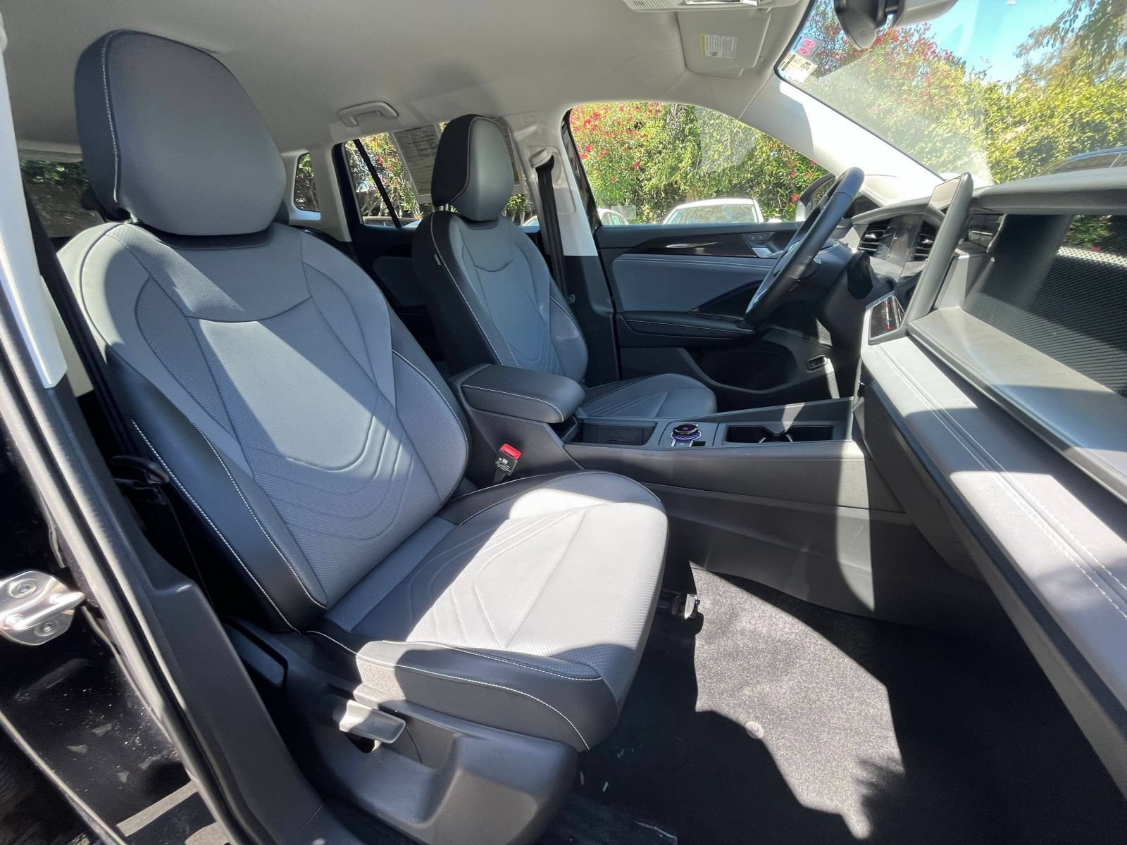 Used 2026 Volkswagen Tiguan SE FWD image 37