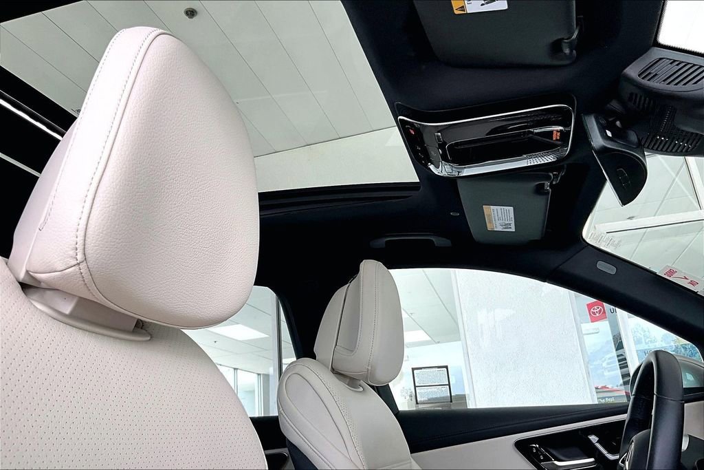 Used 2024 Mercedes-Benz GLC 300 image 27