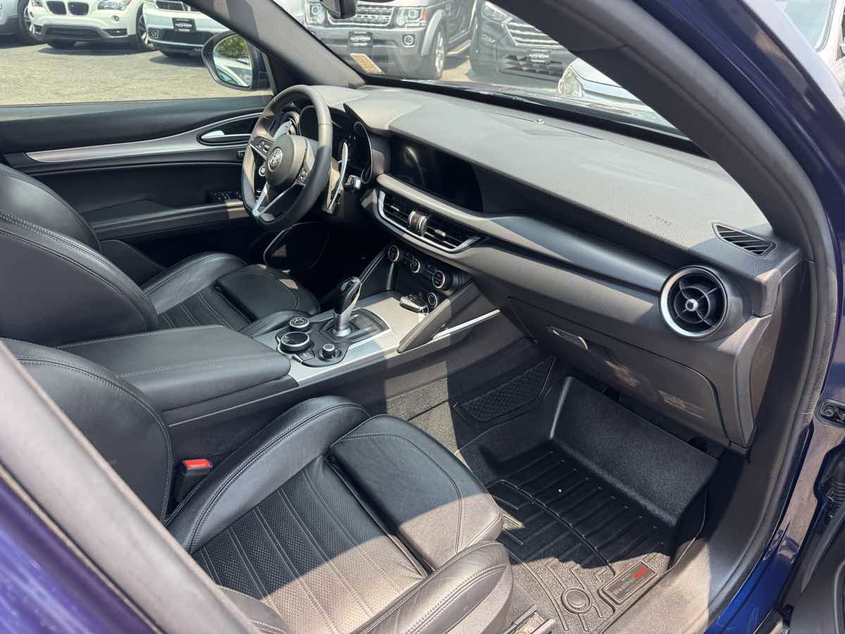 Used 2018 Alfa Romeo Stelvio Ti Sport image 14