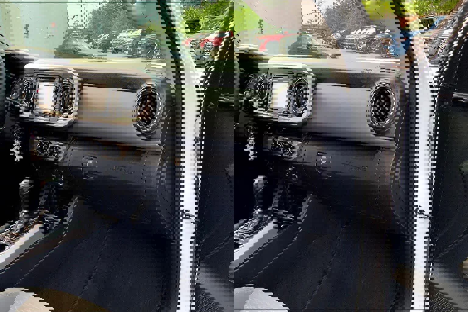 Used 2017 Toyota Tacoma SR5 w/ Tow Package image 18