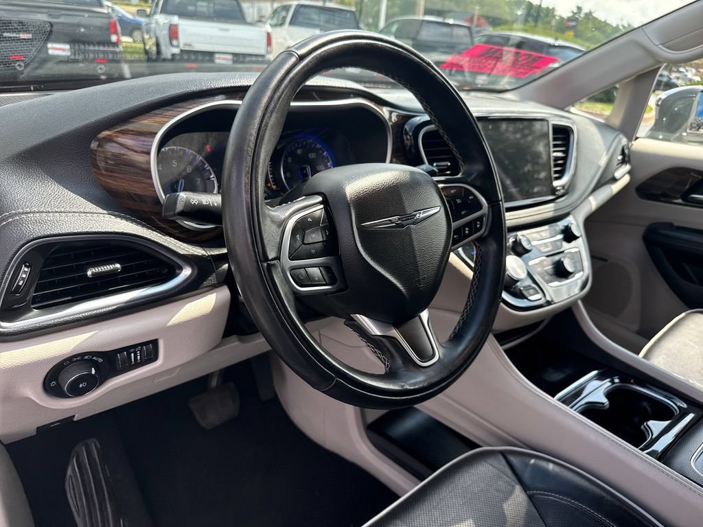 Used 2022 Chrysler Pacifica Limited FWD image 15
