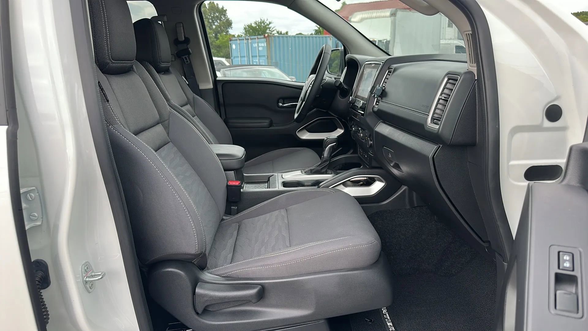 Used 2024 Nissan Frontier SV image 13