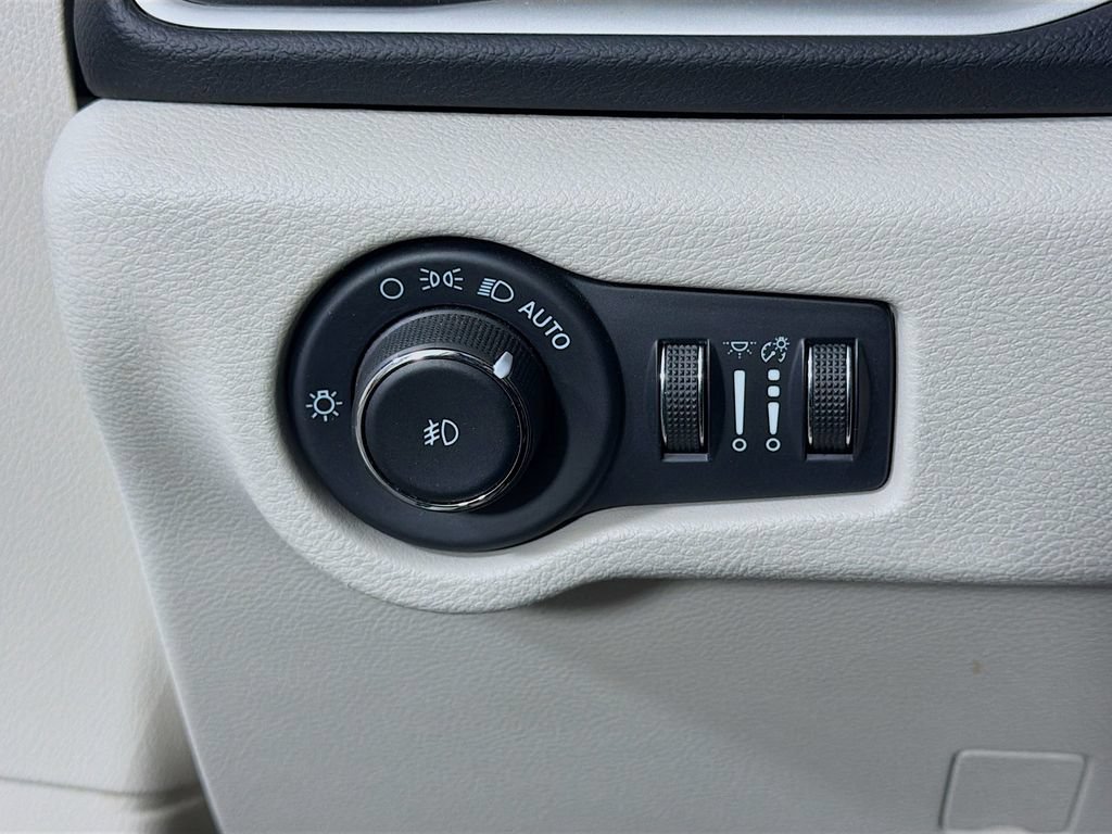 Used 2022 Chrysler Pacifica Touring-L FWD image 11