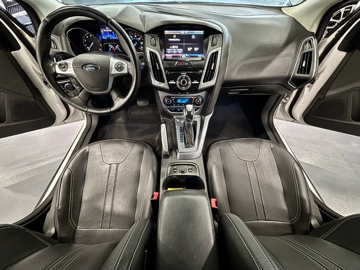 Used 2014 Ford Focus Titanium FWD image 24