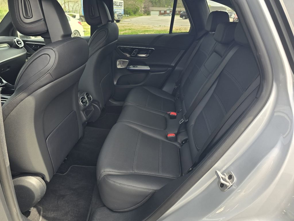 Used 2025 Mercedes-Benz GLC 300 4MATIC image 10