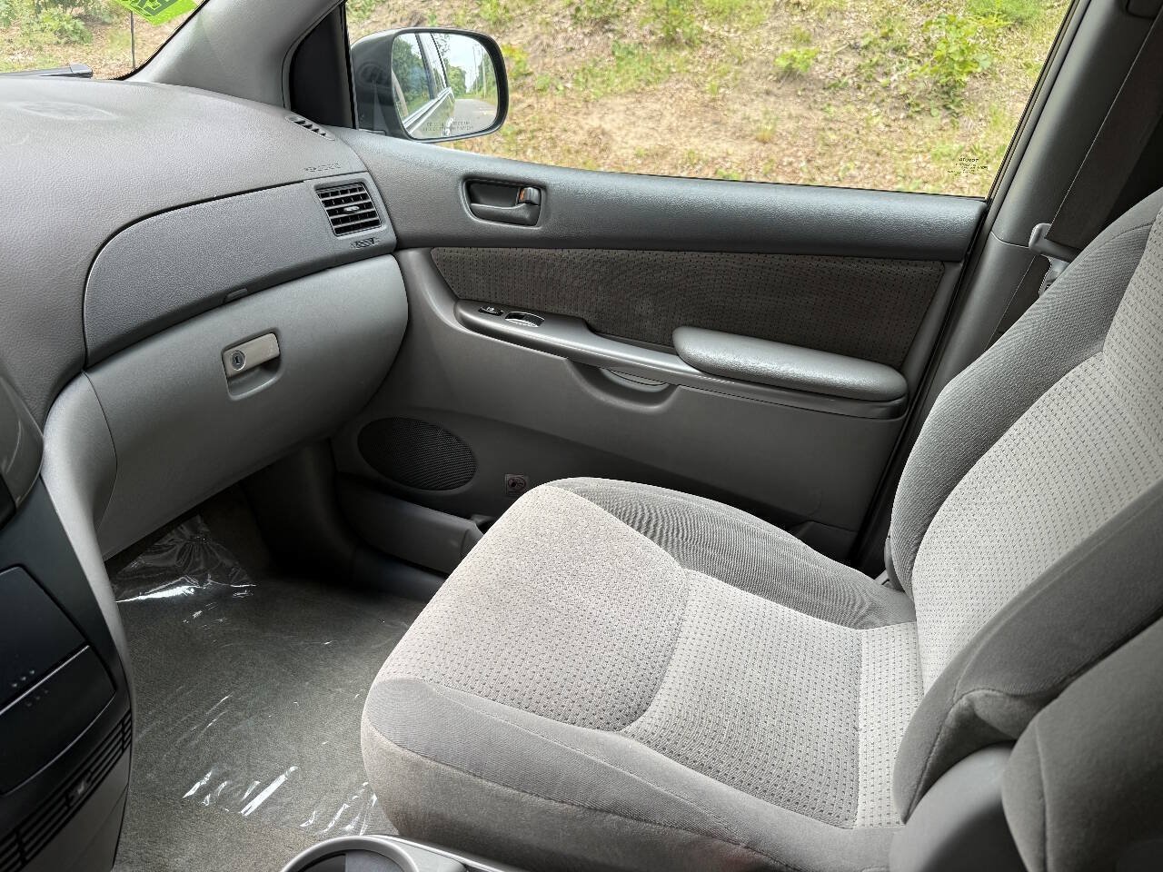 Used 2010 Toyota Sienna LE FWD image 12