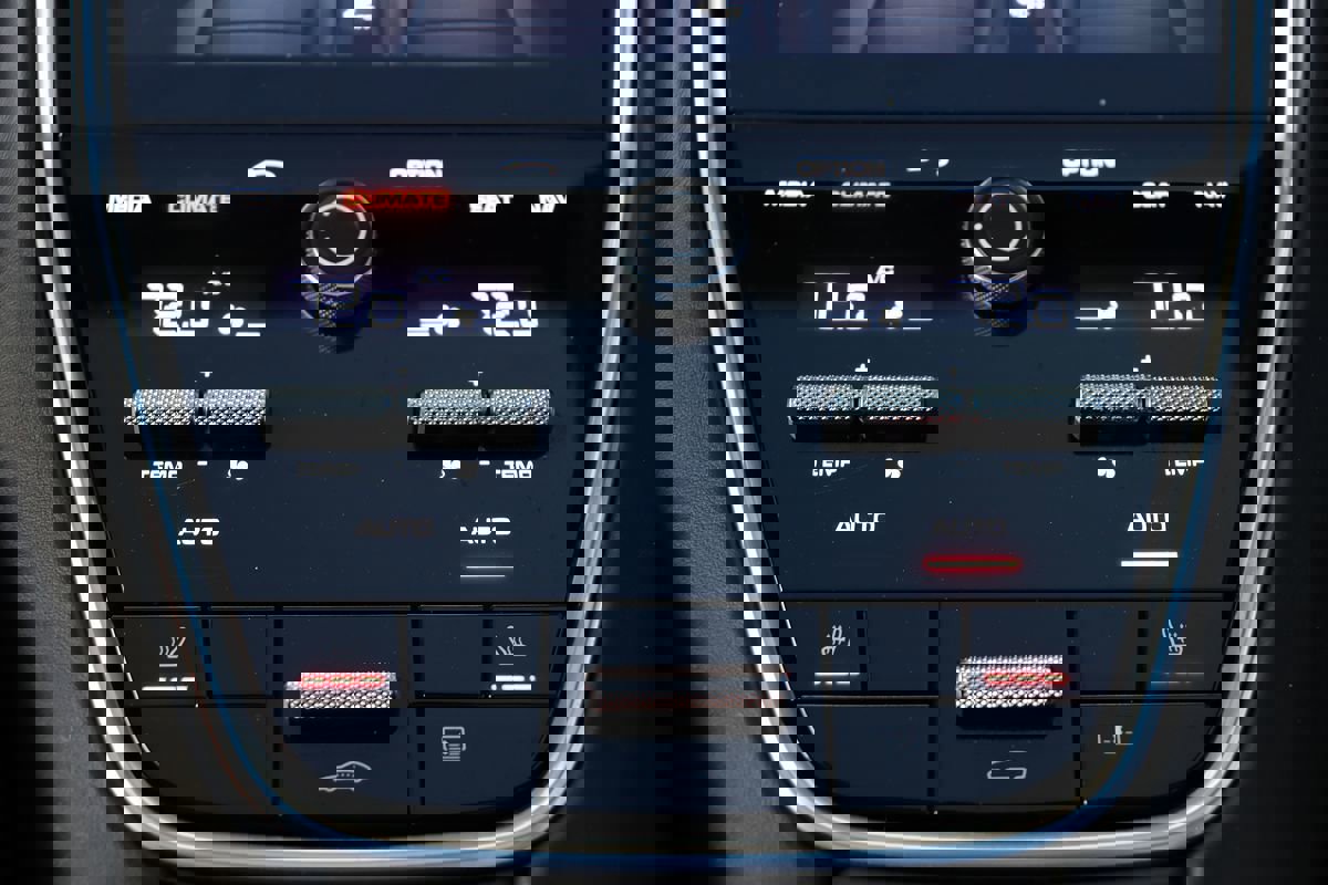 Used 2017 Porsche Panamera 4S w/ Sport Chrono Package image 37