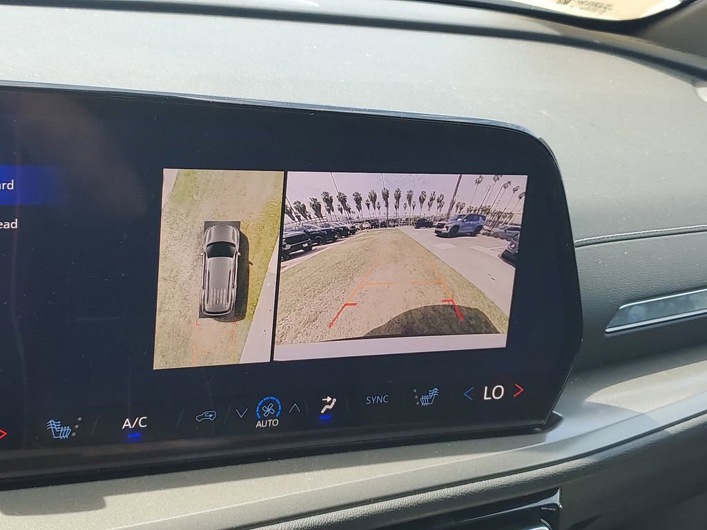 Used 2026 Chevrolet Traverse LT w/ Driver Confidence Package FWD image 26