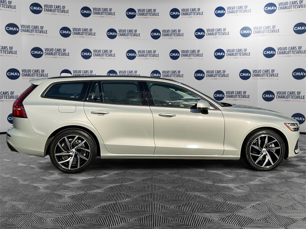 Used 2020 Volvo V60 T5 Momentum image 6