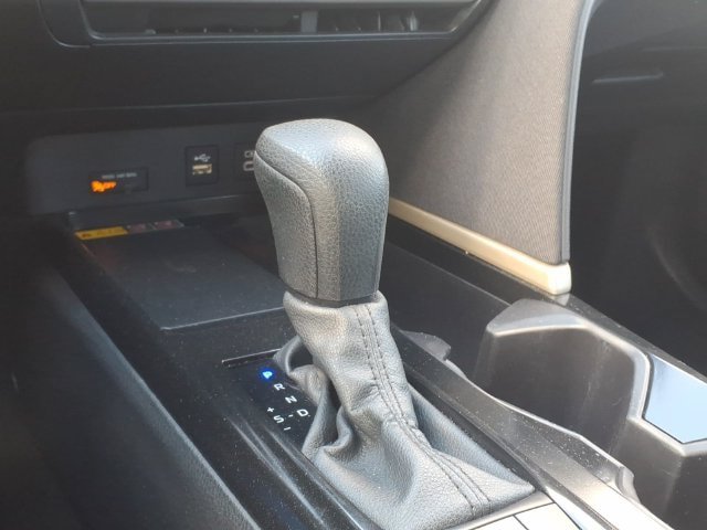 Used 2025 Toyota Camry LE FWD image 18
