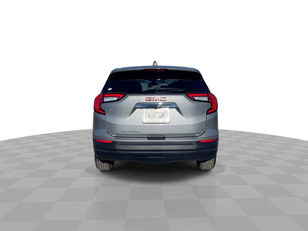 Used 2023 GMC Terrain SLE image 4