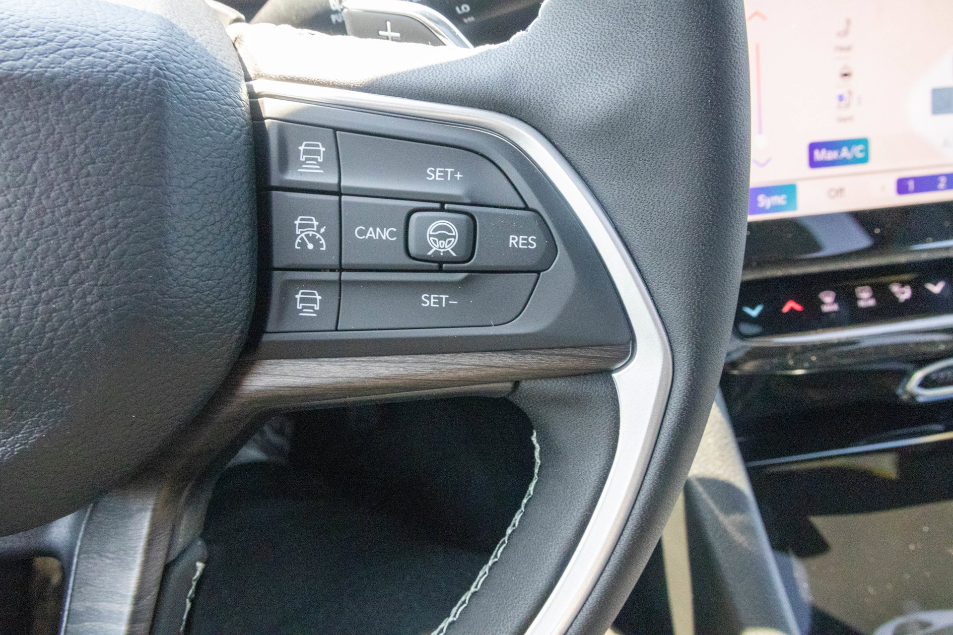 New 2027 Jeep Grand Cherokee Limited AWD/4WD image 30