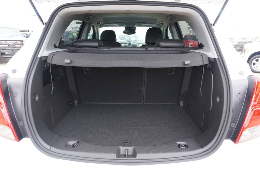 Used 2022 Chevrolet Trax LT w/ LT Convenience Package image 25