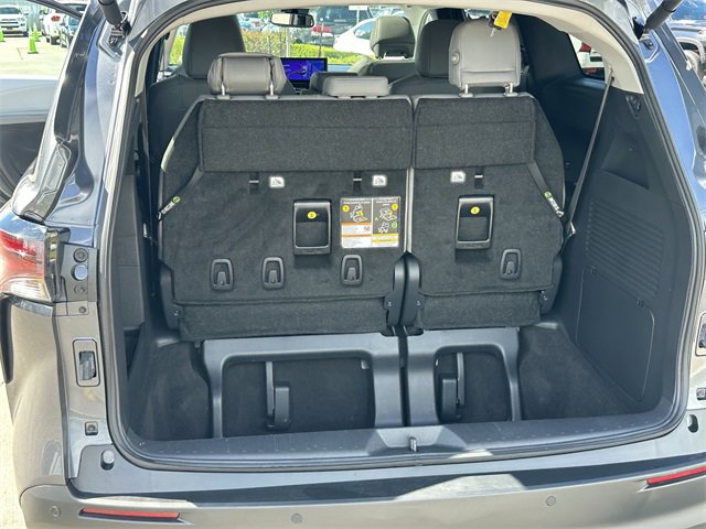 Used 2025 Toyota Sienna XLE image 26