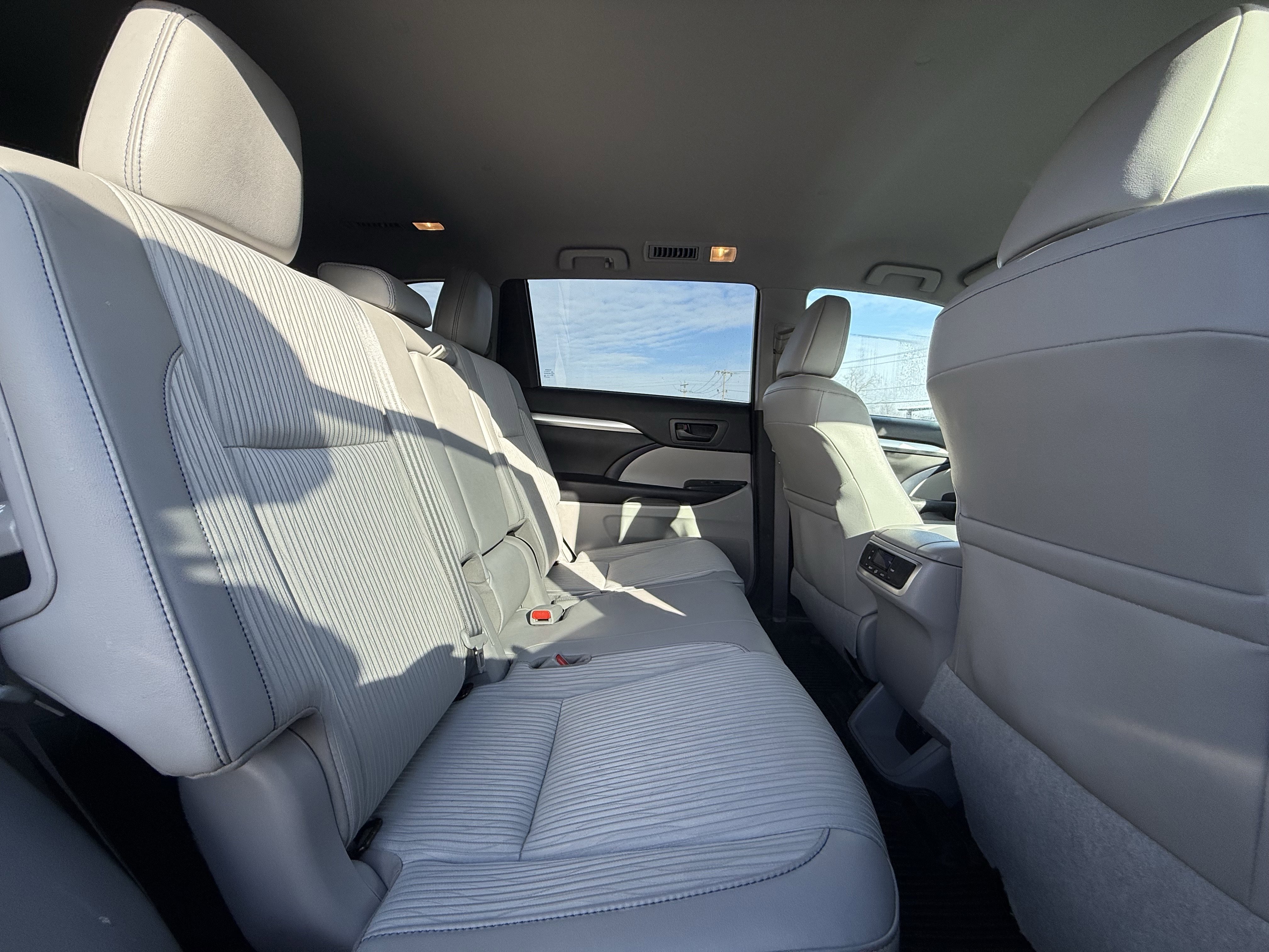 Used 2017 Toyota Highlander Plus image 35