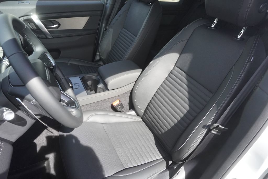 Used 2025 Land Rover Discovery Sport Dynamic SE image 20