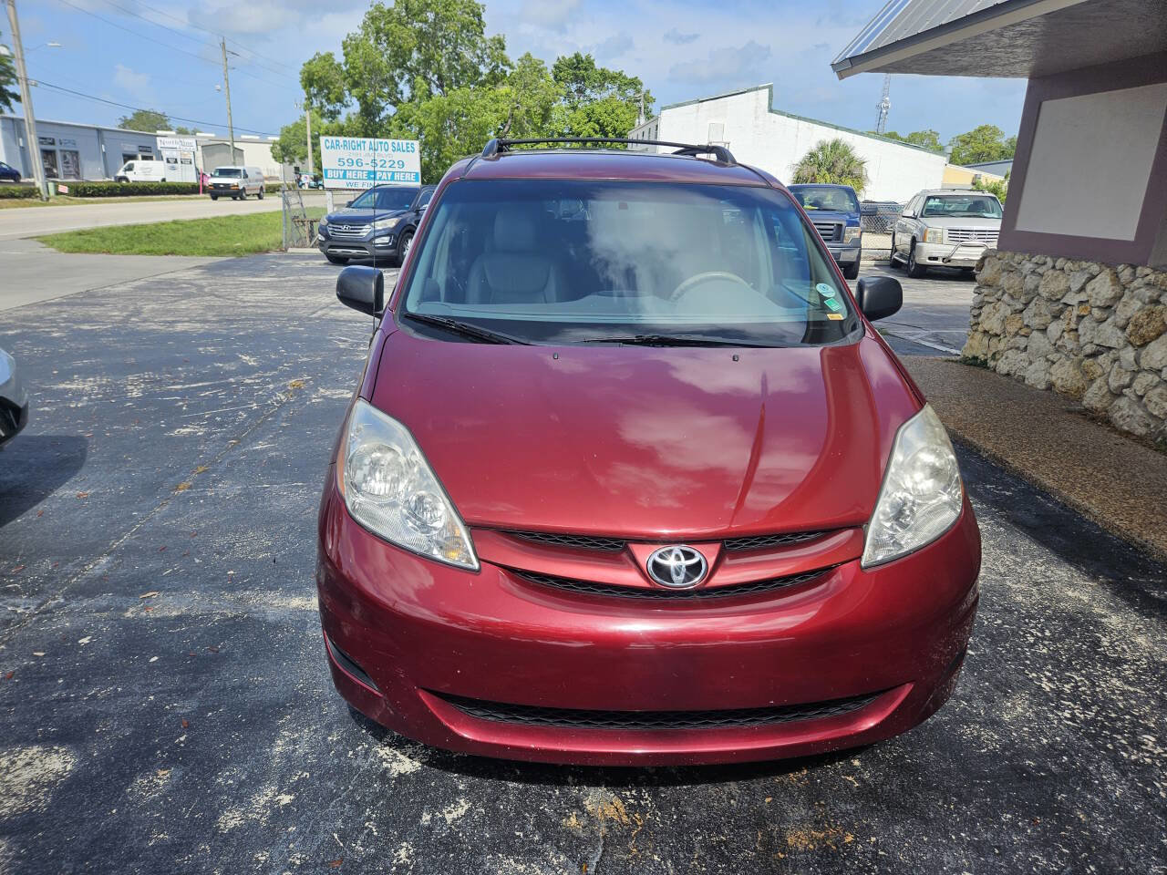 Used 2010 Toyota Sienna LE image 14