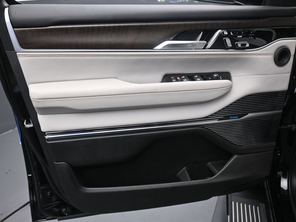 Used 2024 Jeep Grand Wagoneer L 4WD image 12