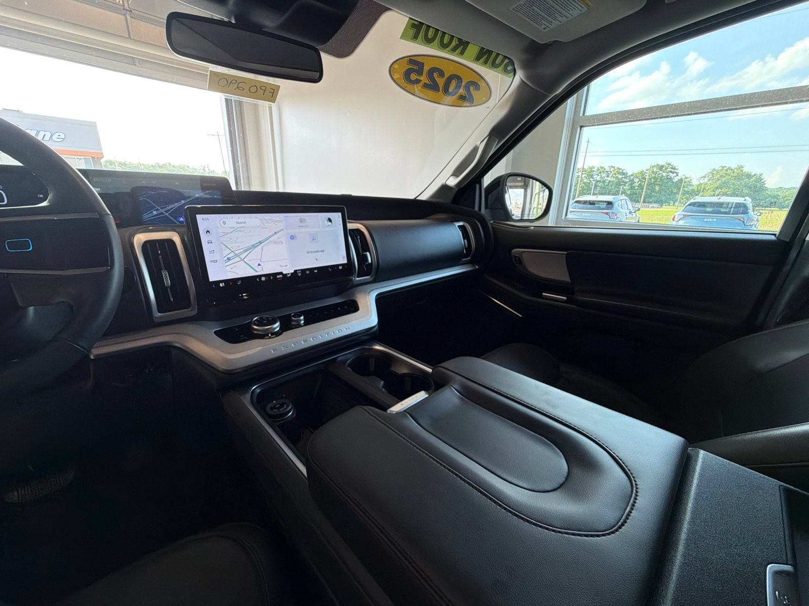 Used 2025 Ford Expedition Active AWD/4WD image 29