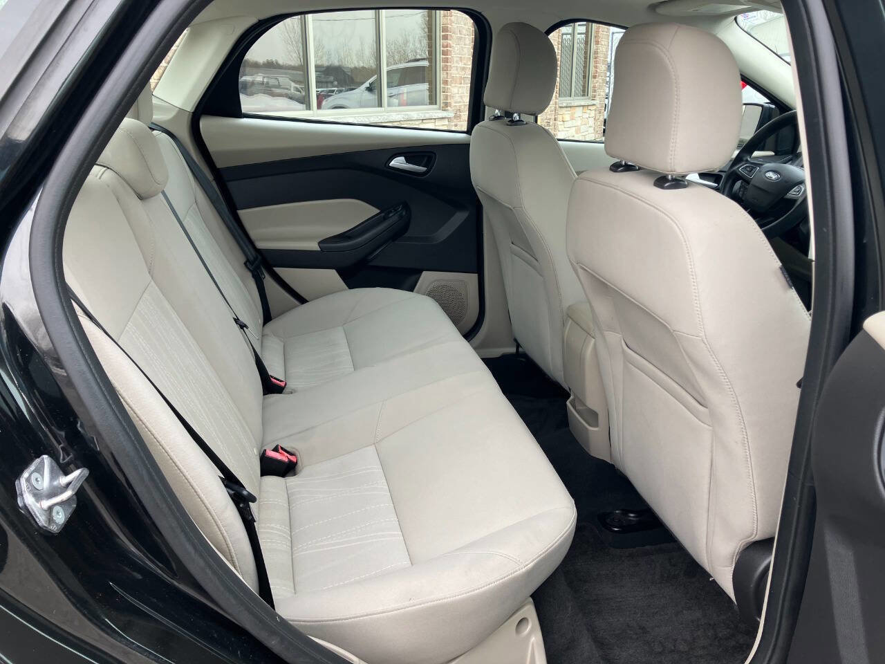 Used 2015 Ford Focus SE FWD image 16