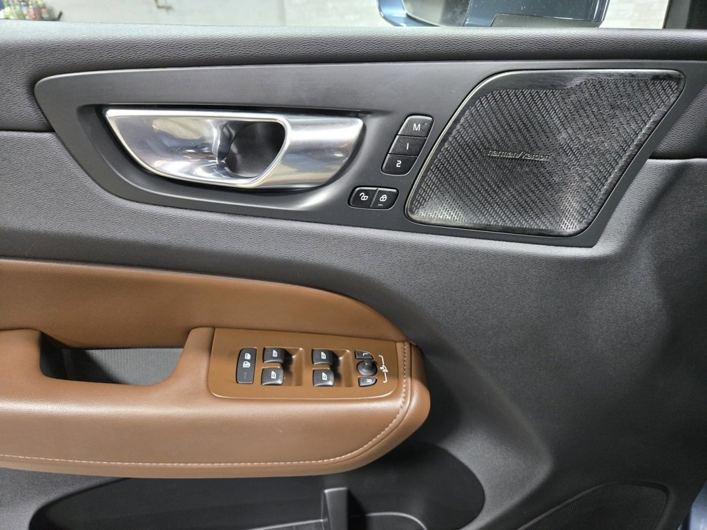 Used 2022 Volvo XC60 B5 Inscription w/ Advanced Package image 8