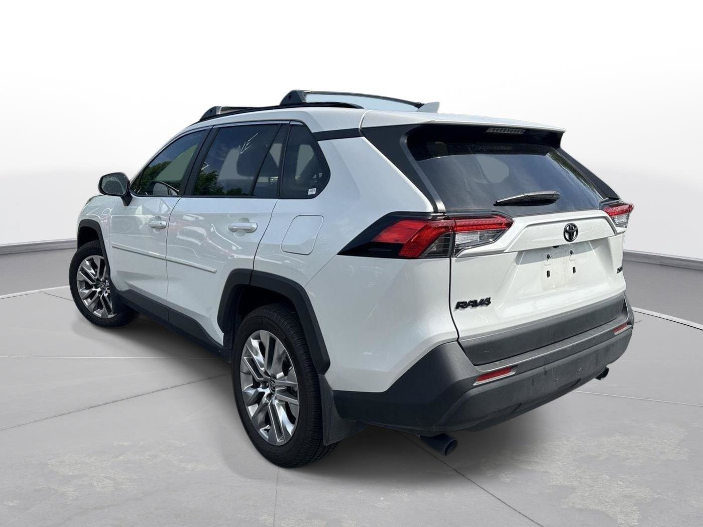 Used 2025 Toyota RAV4 XLE Premium FWD image 8