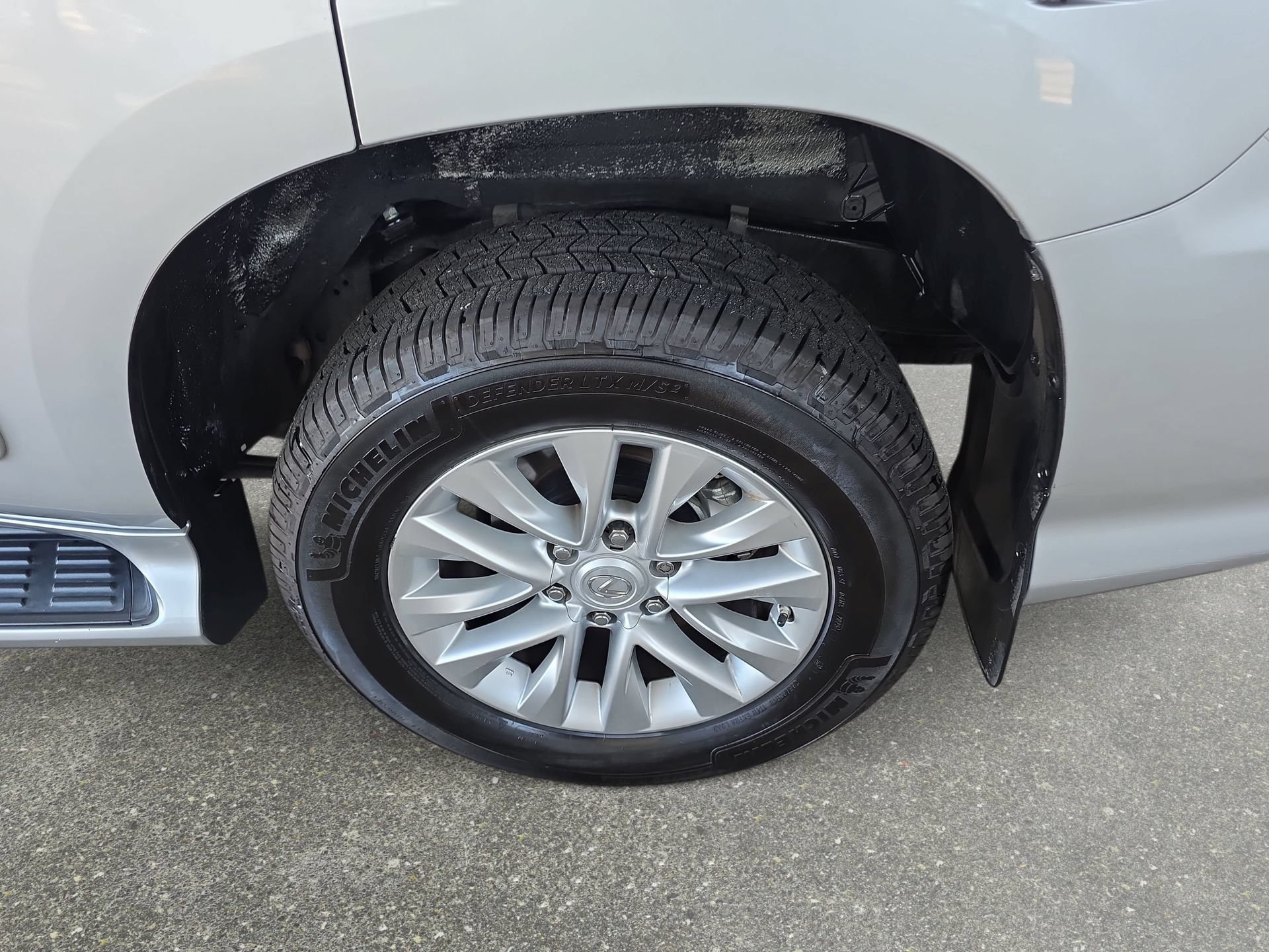 Used 2016 Lexus GX 460 w/ Premium Package AWD/4WD image 32