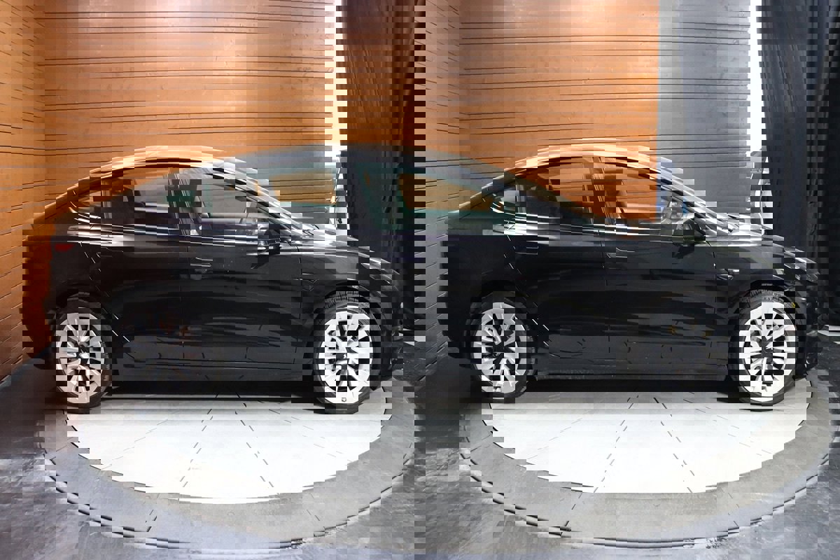 Used 2023 Tesla Model 3 Standard Range image 19