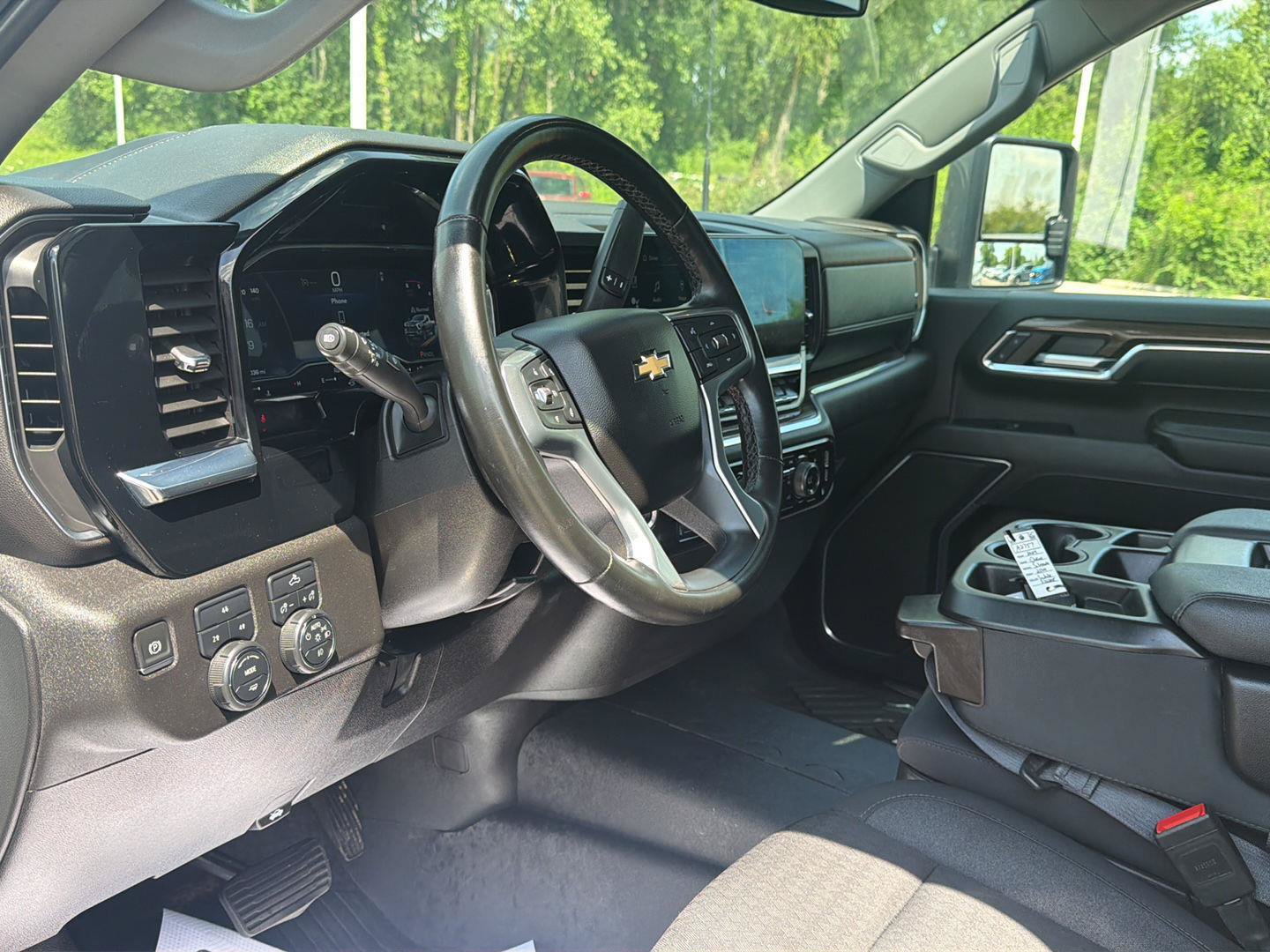 Used 2024 Chevrolet Silverado 2500 LT AWD/4WD image 15