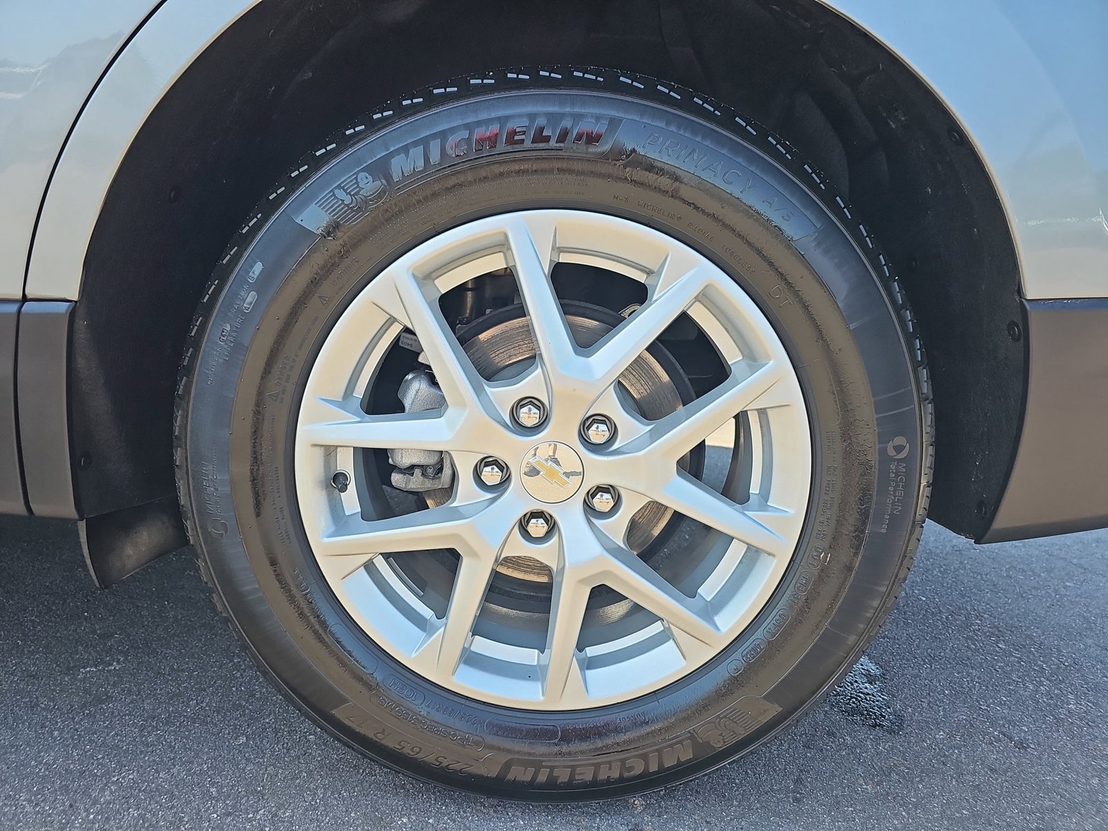 Used 2023 Chevrolet Equinox LT image 32