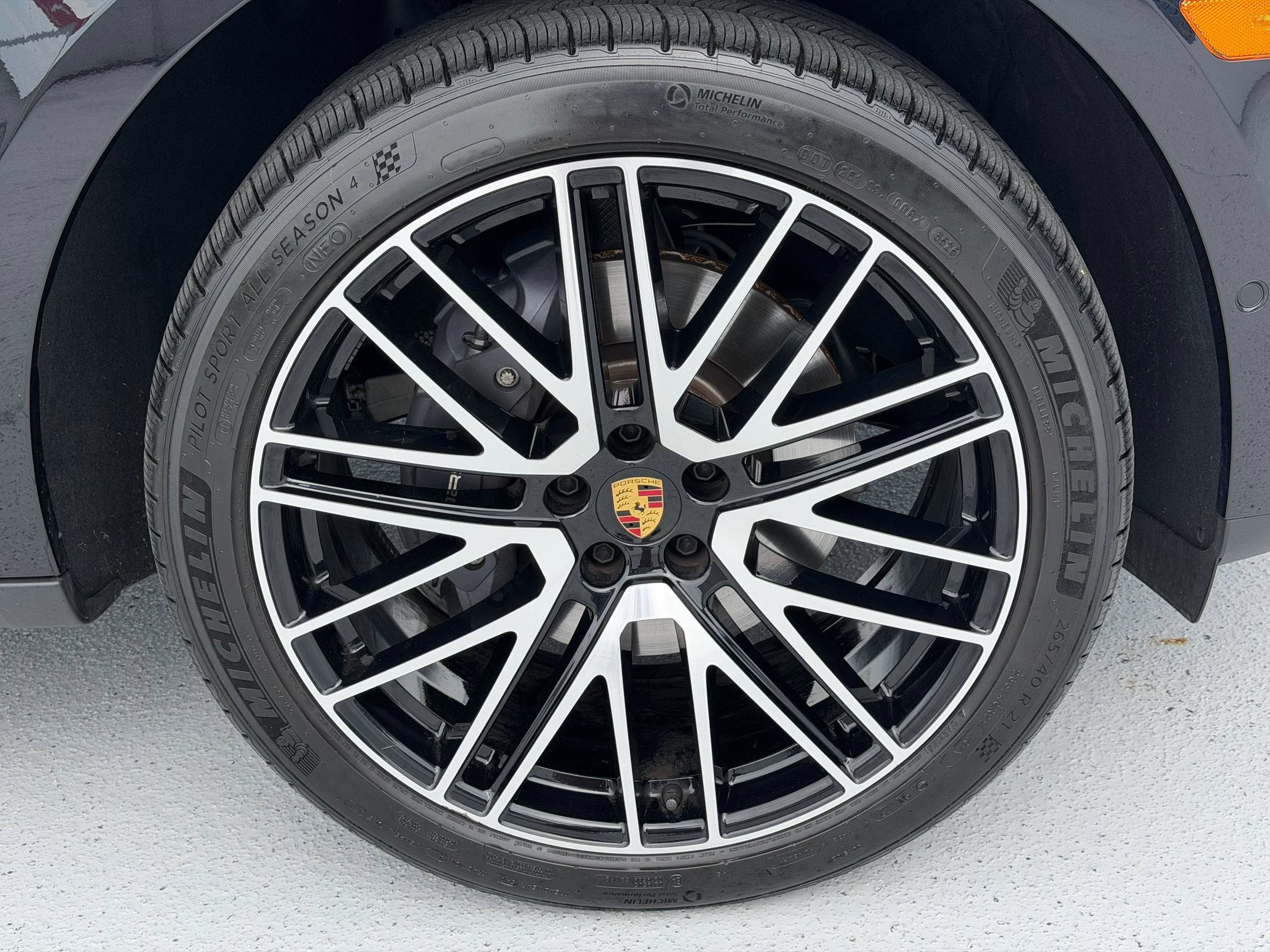 Certified 2026 Porsche Macan AWD/4WD image 13