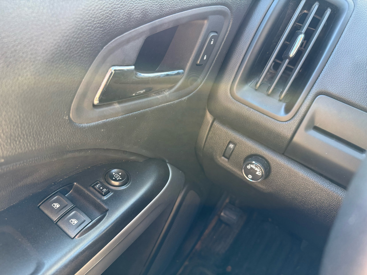 Used 2022 Chevrolet Colorado LT w/ Fleet Safety Package image 10