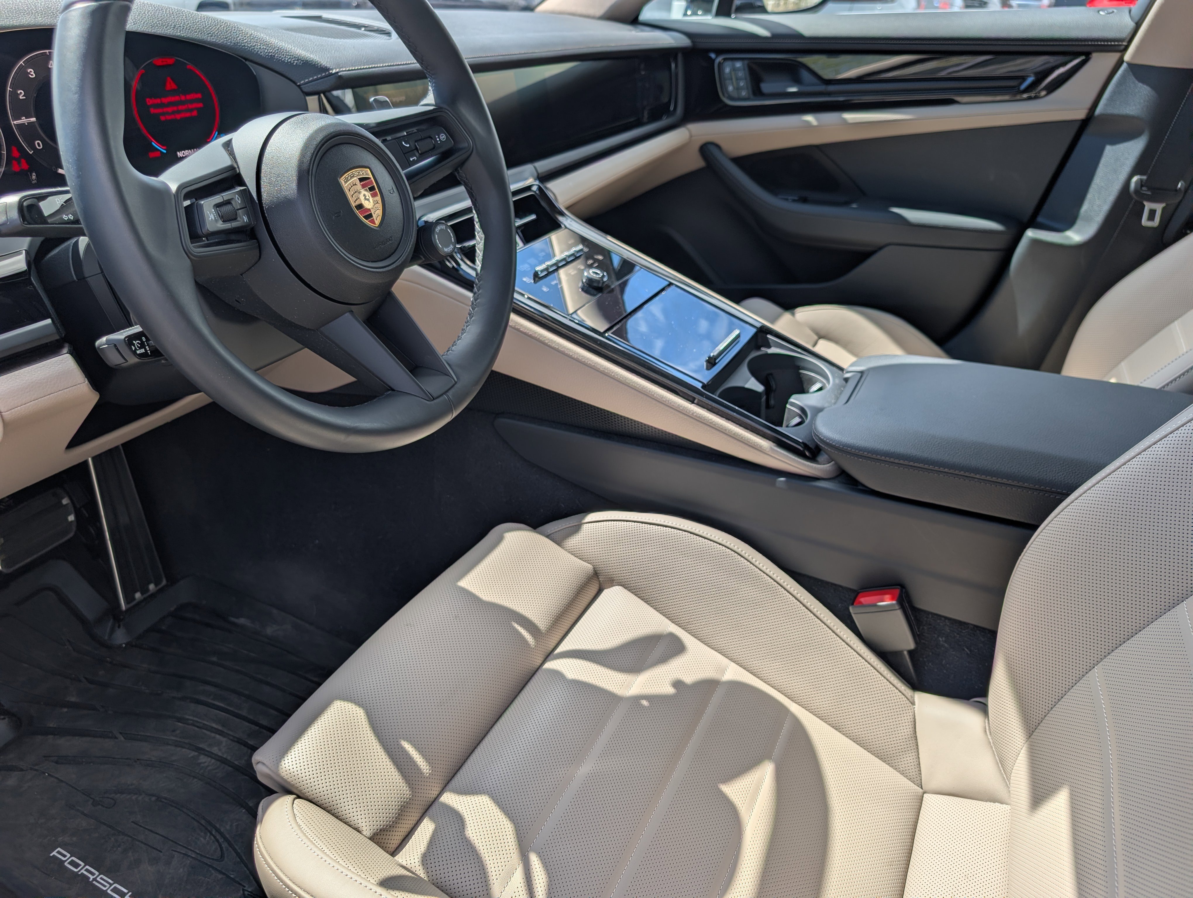 Certified 2025 Porsche Panamera 4 image 4