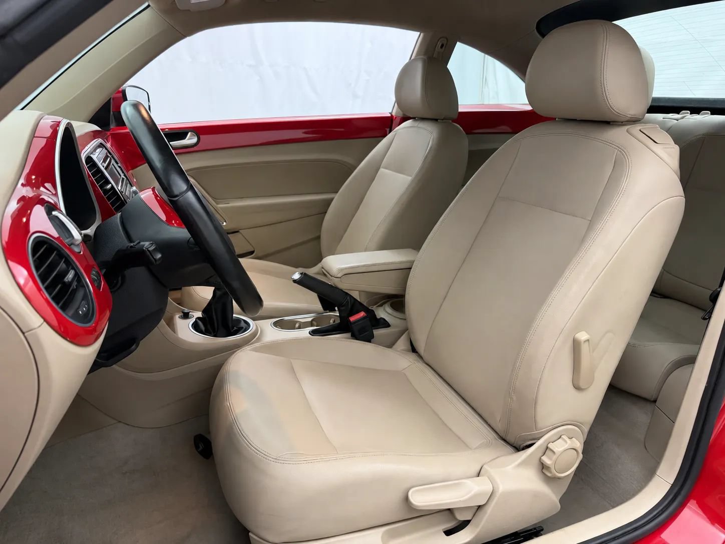 Used 2014 Volkswagen Beetle 2.5 FWD image 3