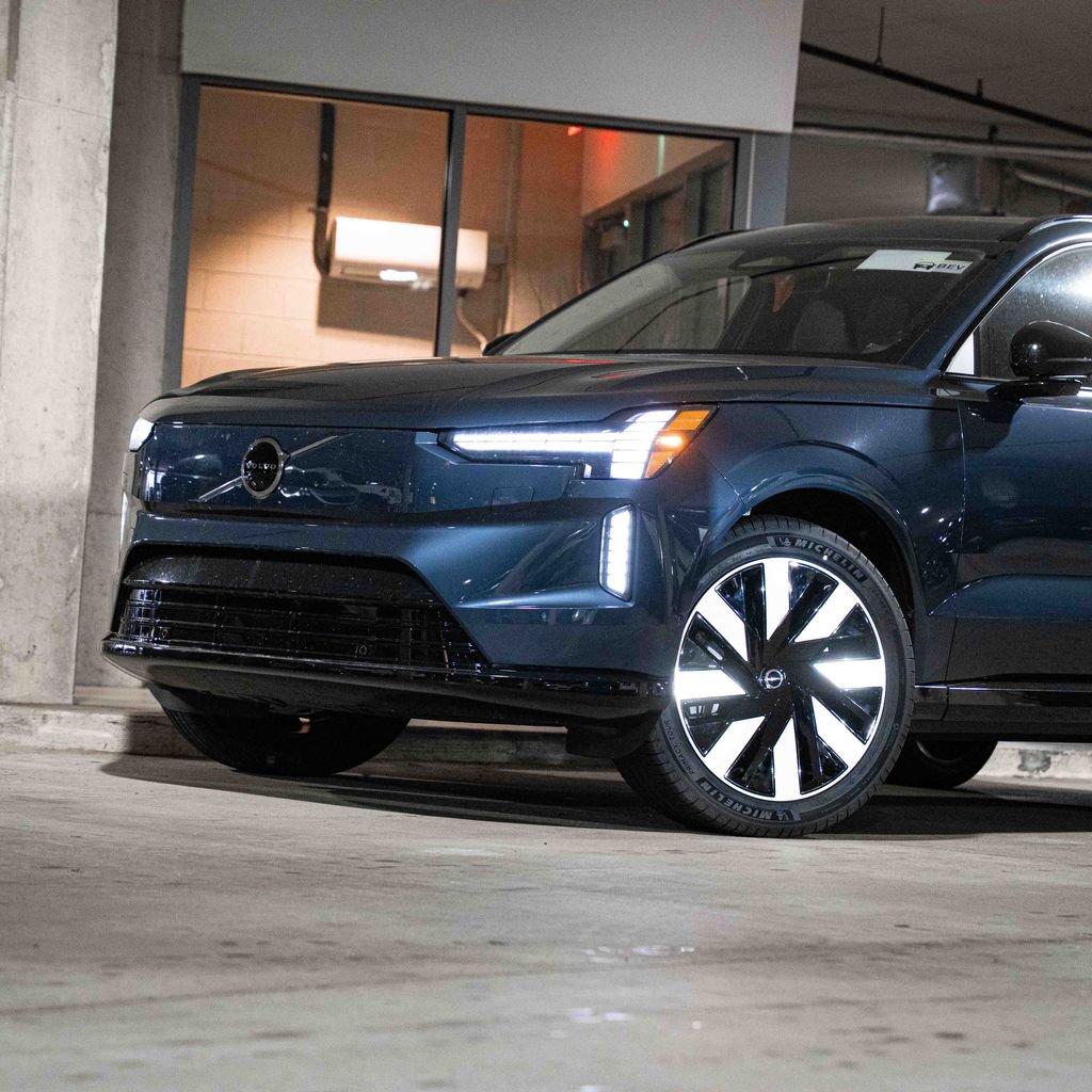 New 2026 Volvo EX90 Ultra AWD/4WD image 2