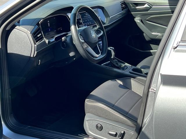 Used 2024 Volkswagen Jetta SE image 11