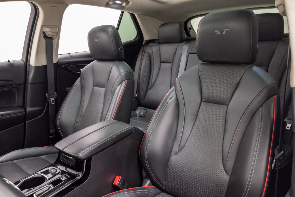 Used 2023 Buick Envision Essence w/ Sport Touring Package FWD image 13