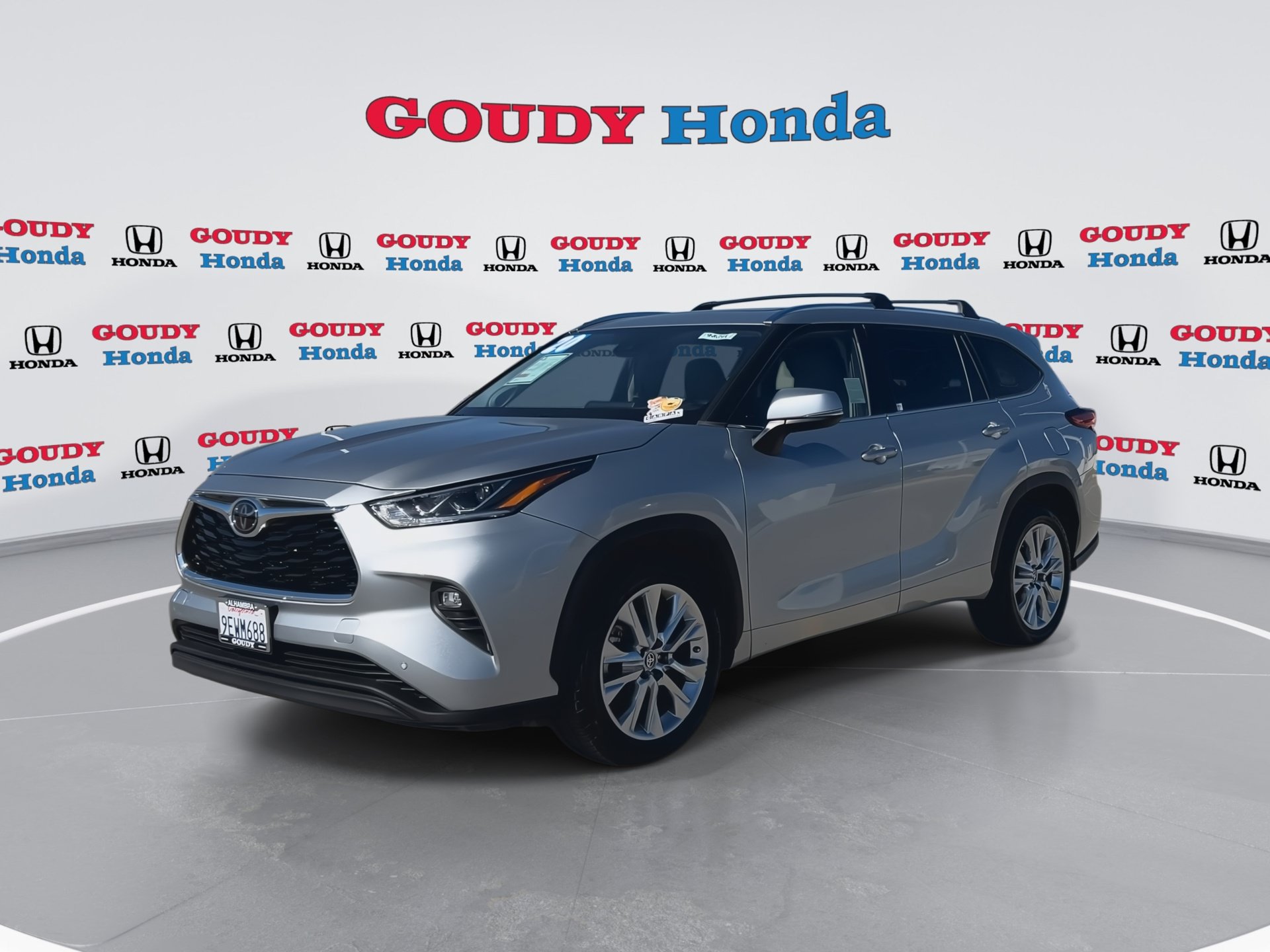 Used 2020 Toyota Highlander Limited FWD image 4