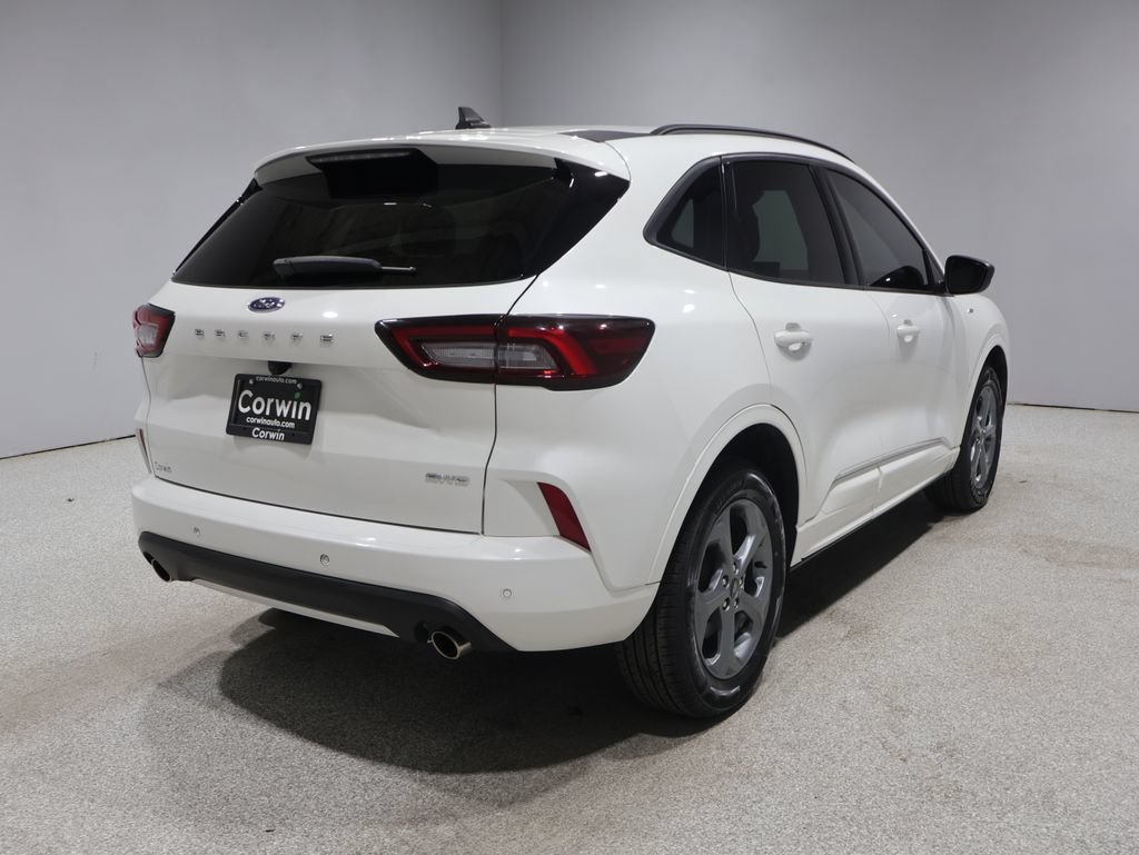 Used 2024 Ford Escape ST-Line w/ Tech Pack #1 AWD/4WD image 2