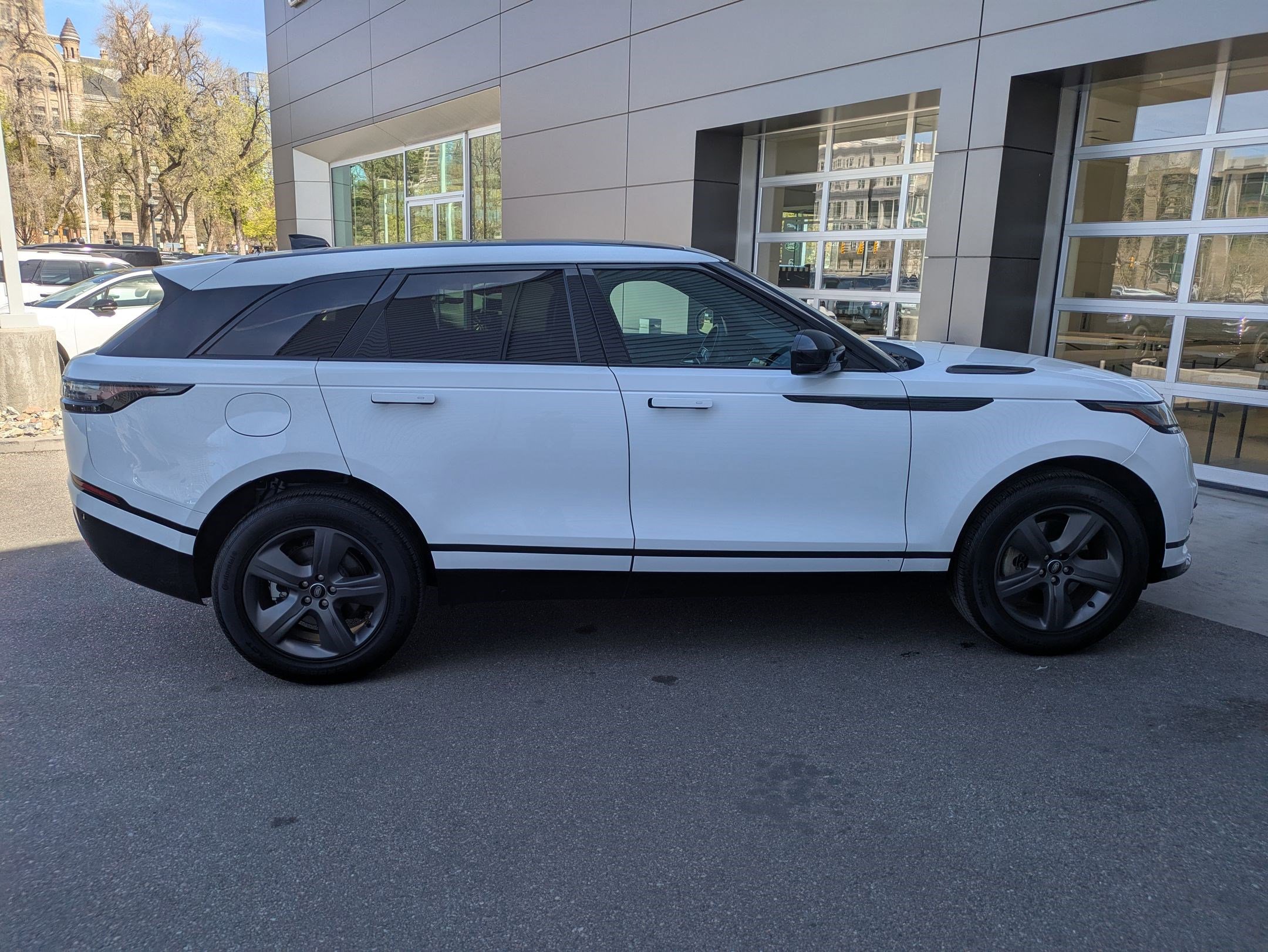 Used 2025 Land Rover Range Rover Velar Dynamic SE image 5