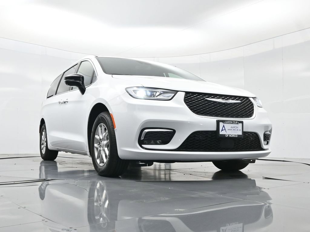 New 2026 Chrysler Pacifica Select image 38