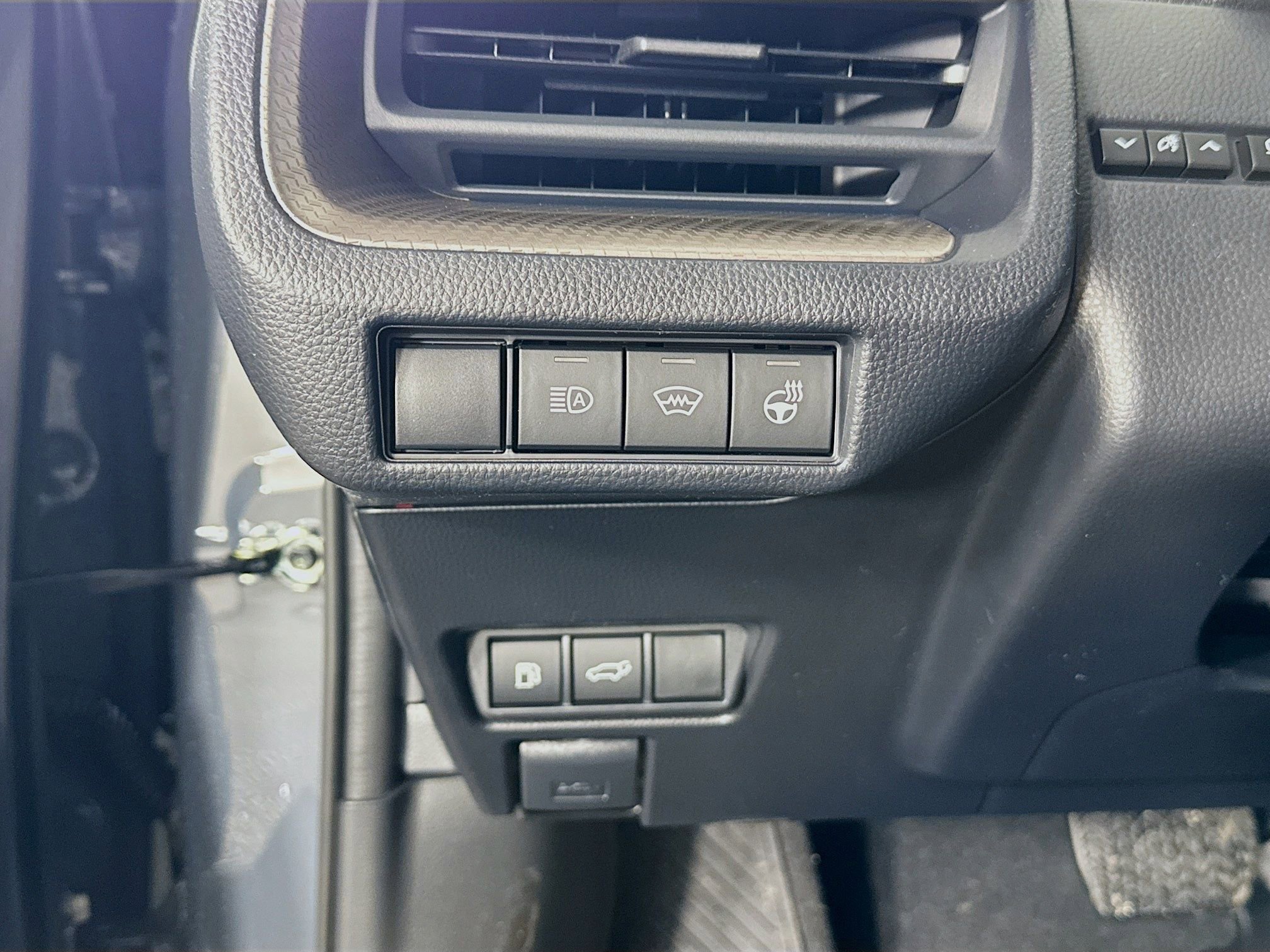 New 2026 Toyota Prius Limited AWD/4WD image 10