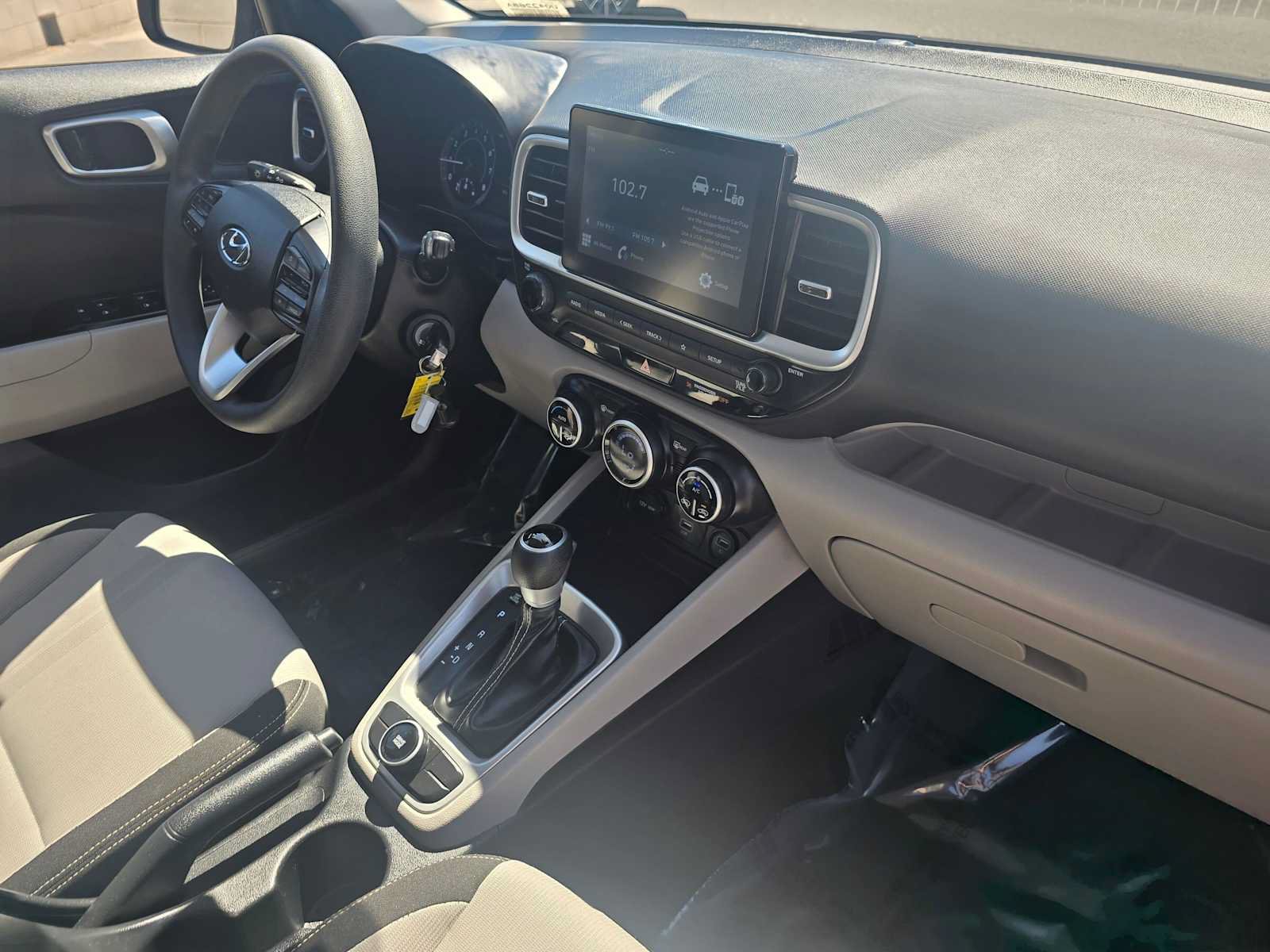 Used 2020 Hyundai Venue SEL FWD image 11