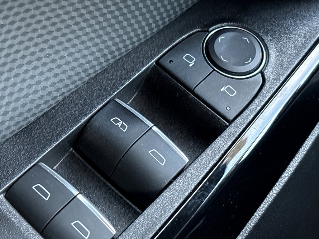 Used 2025 Chevrolet Equinox RS image 19