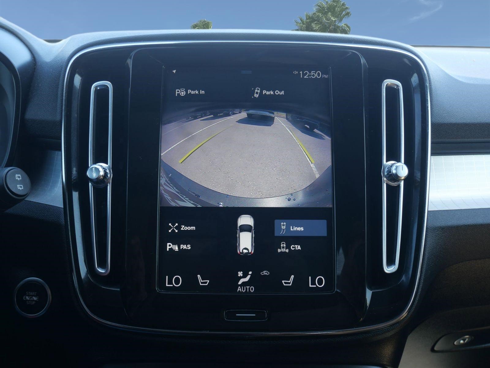 Used 2019 Volvo XC40 T5 Momentum image 14