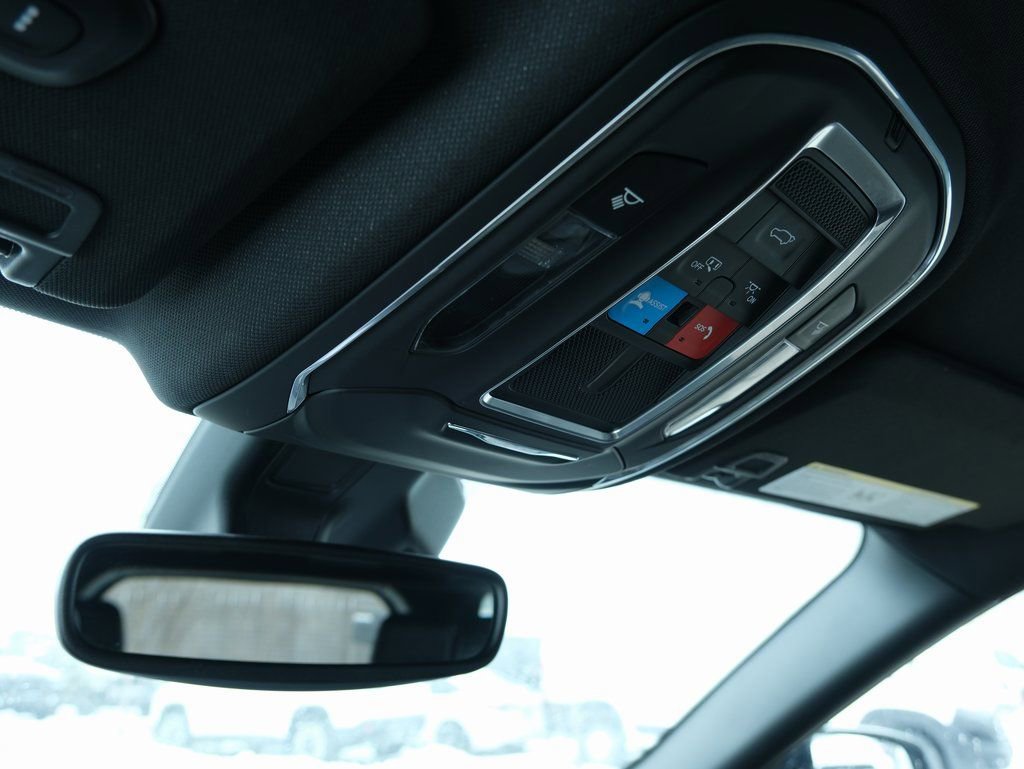 Used 2024 Jeep Grand Cherokee Limited image 17