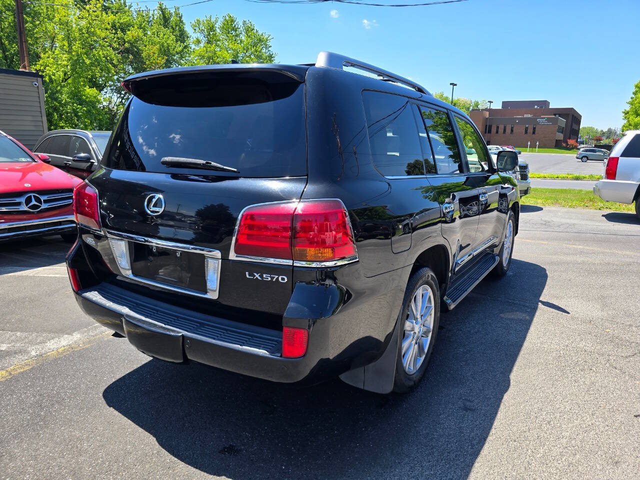 Used 2011 Lexus LX 570 4WD image 3