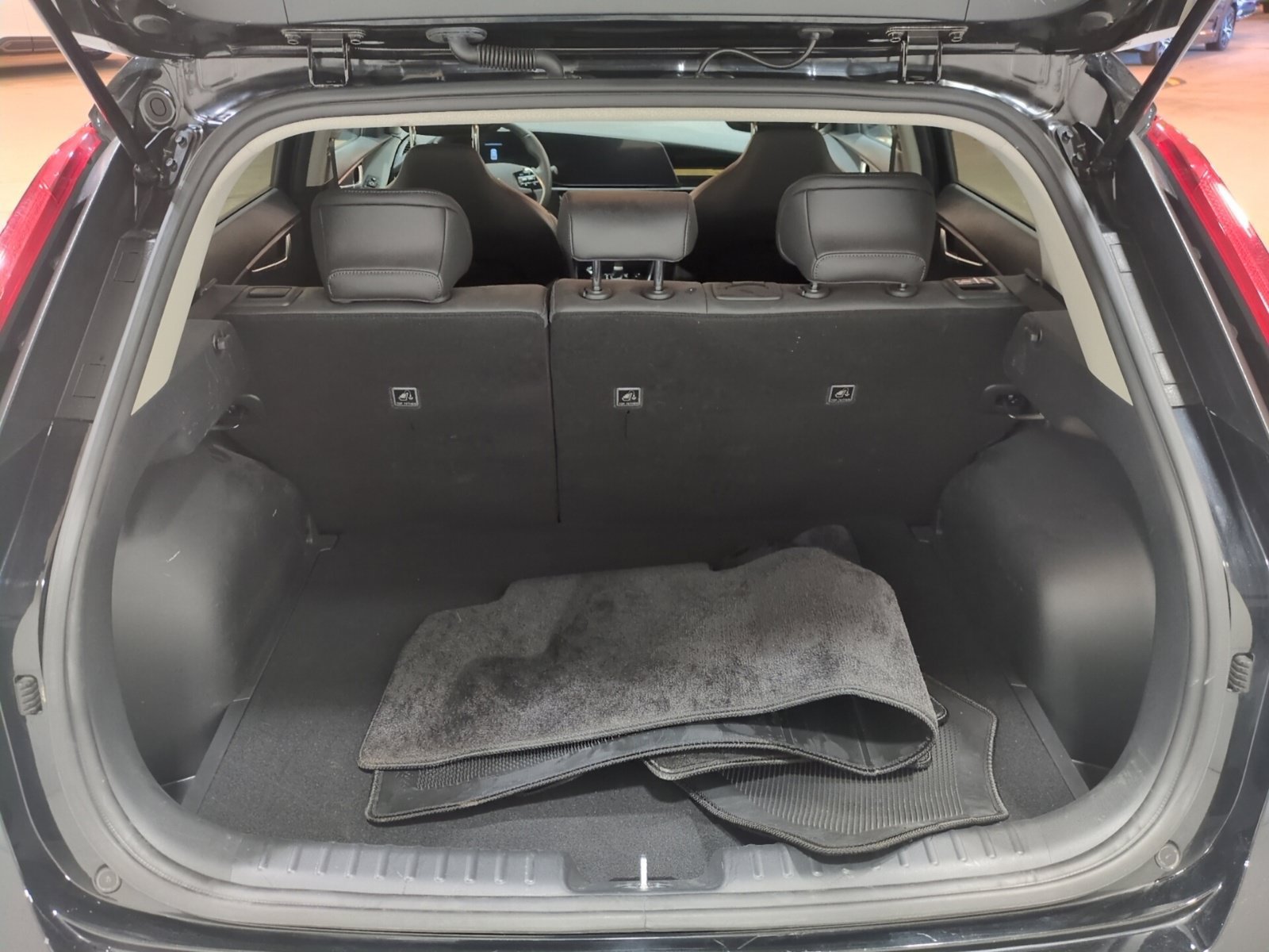 Certified 2024 Kia Niro EX FWD image 12